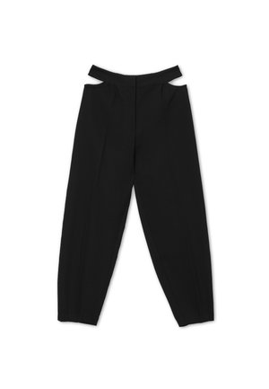 Schwarze hochtaillierte Hose mit Ausschnittdetails an der Taille, schmal zulaufenden Beinen und Falten. Hergestellt aus einem glatten, leichten Stoff.
