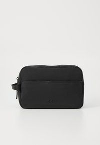 Borsa da toiletta in nylon nero con forma rettangolare, texture liscia, chiusura con zip e una tasca frontale con il nome del marchio impresso.