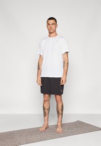 Puma STUDIO FOUNDATION SHORT - Spordišortsid - black