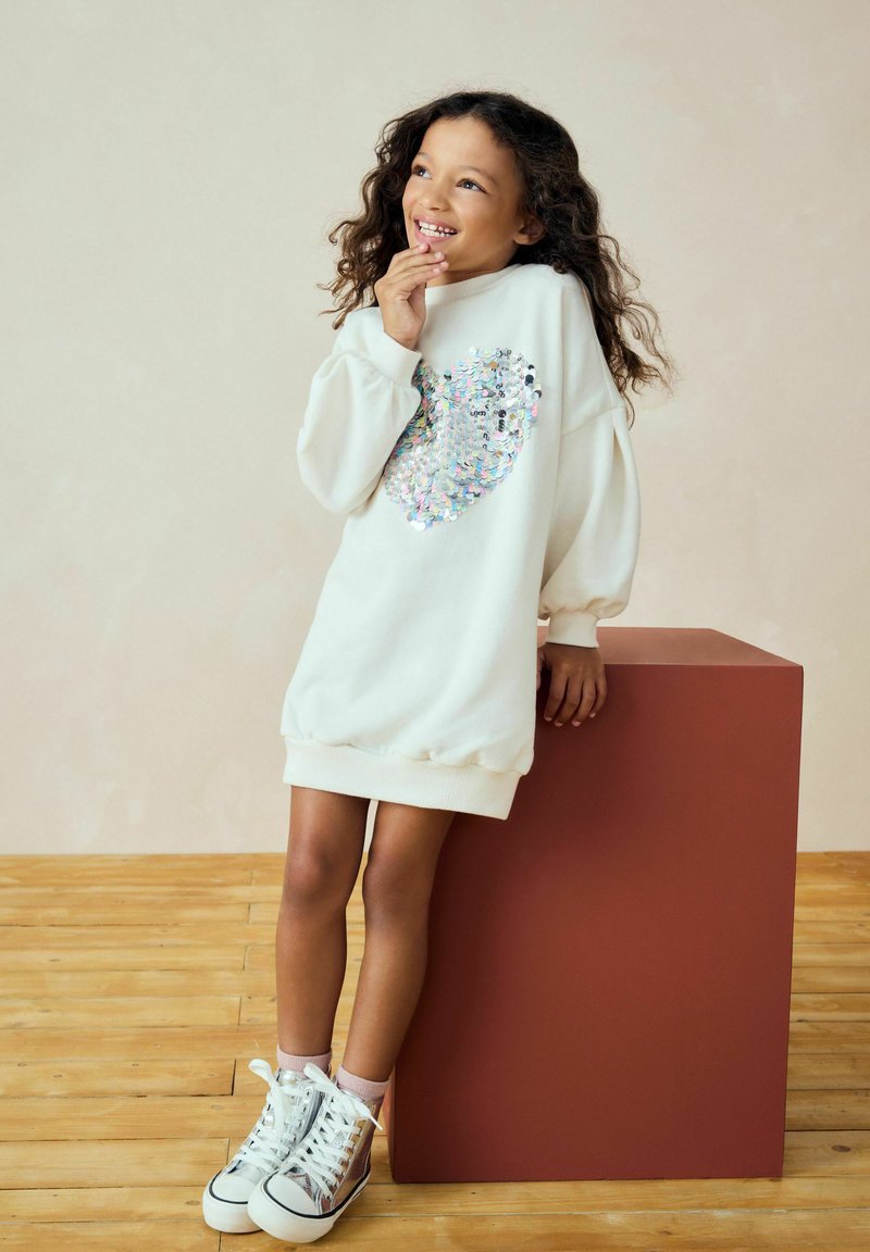 Next REGULAR FIT - Abito in maglia - ecru white sequin heart
