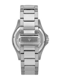 Orologio Maserati con bracciale e cassa in acciaio inossidabile, caratterizzato da una finitura liscia e lucida e da un quadrante rotondo con un design minimale.