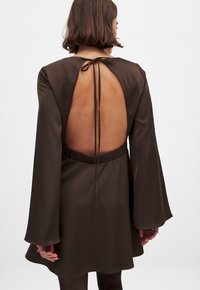 NA-KD OPEN BACK - Juhlamekko - brown