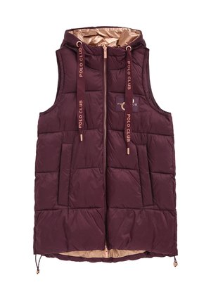 Chaleco acolchado sin mangas color burdeos con capucha, cremallera frontal, dos bolsillos y texto "Polo Club" en las cuerdas de la capucha y en el parche del pecho.