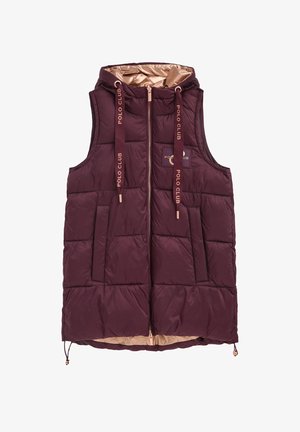 Veste sans manches matelassée bordeaux avec capuche, fermeture éclair devant, deux poches, et texte "Polo Club" sur les cordons de la capuche et le patch sur la poitrine.