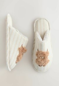 Zapatillas a rayas blancas y beige con detalles esponjosos de animal. Forro suave y suela texturizada para mayor comodidad. Incluye pequeños cuernos marrones en el diseño.