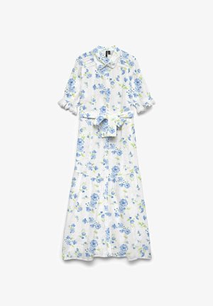 Cvečna maksi obleka iz bele tkanine, ki ima svetlo modre rože, kratke naborke, ovratnik in pas z obročem.