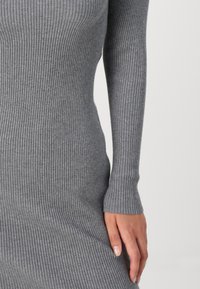 Vero Moda Petite VMWILLOW  HIGHNECK DRESS - Etuikjole - medium grey