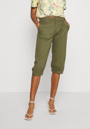 Short - dark green