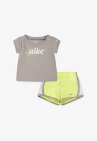 Unselected, light lemon twist