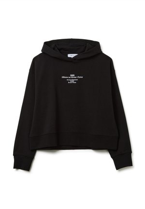 Felpa nera corta realizzata in tessuto morbido, con cappuccio regolabile tramite coulisse e testo ricamato bianco al centro. Polsini e orlo a costine.