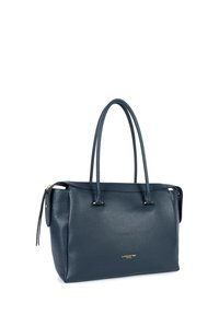 Marineblauwe leren handtas met dubbele handgrepen, textuurafwerking, gouden logo-accent aan de voorkant en een ritssluiting bovenop.