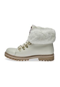 Bota de senderismo de cuero blanco con cuello de piel sintética, herrajes dorados y suela tipo taco. Cuenta con cordones y tobillo acolchado para comodidad y soporte.