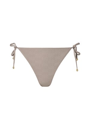 Σκούρο μπεζ μαγιό σε σλιπ στυλ με δεσίματα στο πλάι και χρυσές χάντρες, με λεπτά γεωμετρικά και μοτίβα απειροσύνης σε ανάγλυφη υφή.