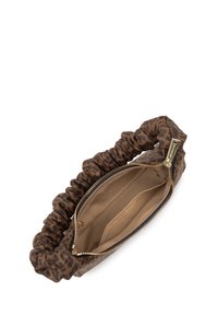 Pochette en imprimé léopard avec un design en tissu froissé, fermeture éclair dorée, intérieur beige et plusieurs compartiments pour l'organisation.