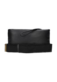 Schwarze Leder-Clutch mit strukturiertem, schwarz geflochtenem Boden. Hat ein schlichtes Design und einen dünnen Griff für einfaches Tragen.