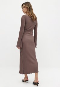 NA-KD Kasdienė suknelė - brown