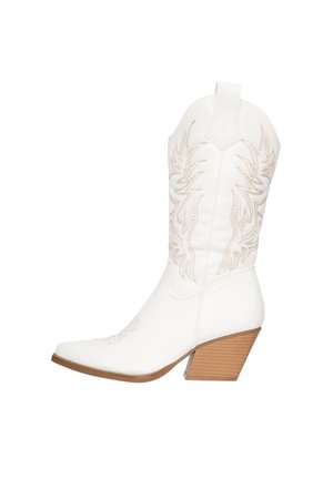 Bottes de cowboy blanches en cuir avec un bout pointu et un talon carré. Présente une broderie beige complexe le long de la tige.