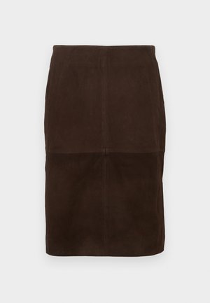 Dunkelbrauner Wildleder-Bleistiftrock mit sichtbaren Nahtdetails, knielang, vor hellem Hintergrund angezeigt.