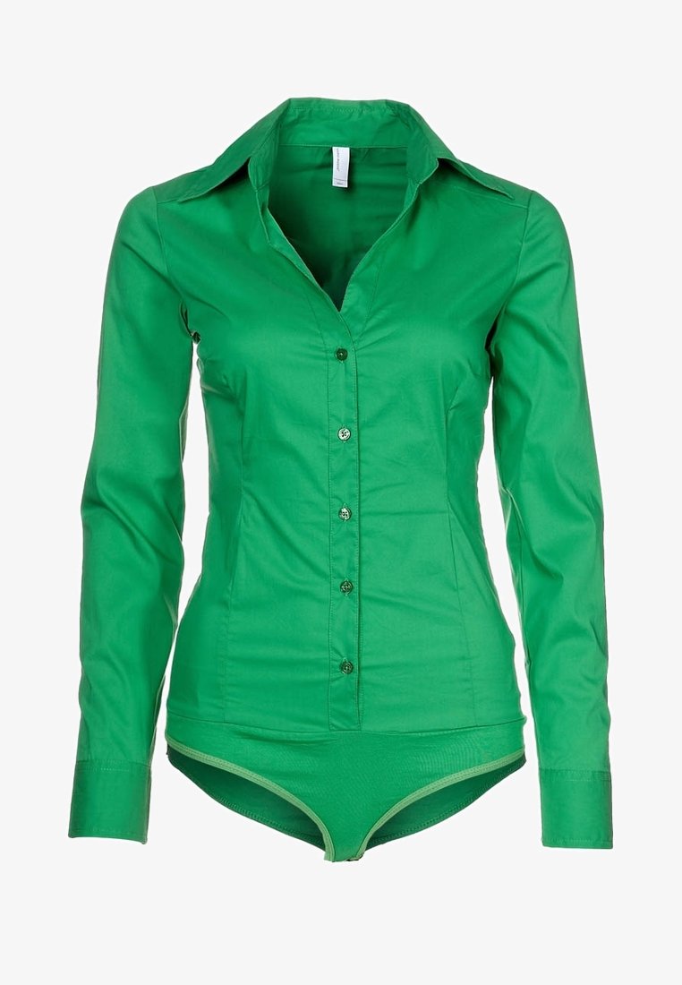 Chemise verte à manches longues avec un design à boutons, fabriquée en tissu lisse, dotée d'un col classique et d'une silhouette ajustée.