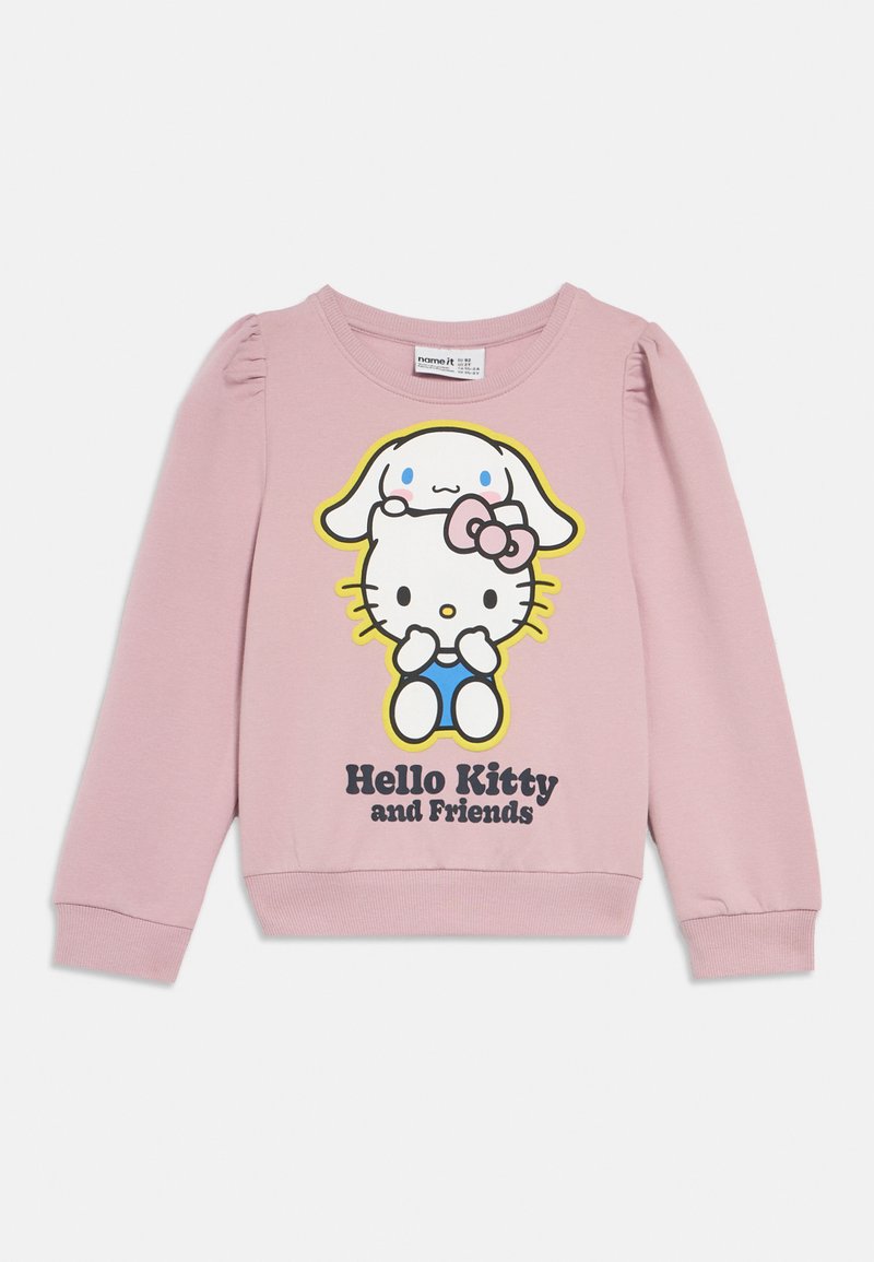 Jasnoróżowa bluza z nadrukiem Hello Kitty i przyjaciółki, z pękatymi rękawami. Napis "Hello Kitty and Friends" pogrubionymi czarnymi literami.