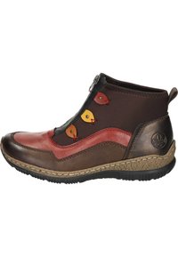 Bottines marron et rouges avec une semelle en caoutchouc texturée, une fermeture éclair sur le côté et trois accents colorés en forme d'oiseaux à l'avant.