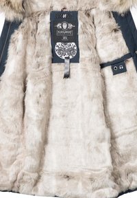 Mørk yderstof jakke med en plysset, lysebeige kunstpels indvendig. Har et mærke syet ind i foret, samt en tilslutningsport til hovedtelefoner.