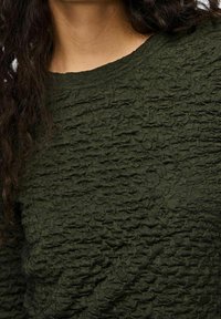 Pieces Strickpullover - olive