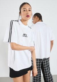 Thumbnail Image 3