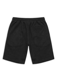 Short noir longueur genou avec taille élastique et une seule poche passepoilée à l'arrière, présenté à plat sur fond blanc.