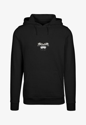 Črna kapuca iz mehkega blaga, z žepom v sprednjem delu, kapuco s vrvico in belim grafičnim besedilom na prsih.