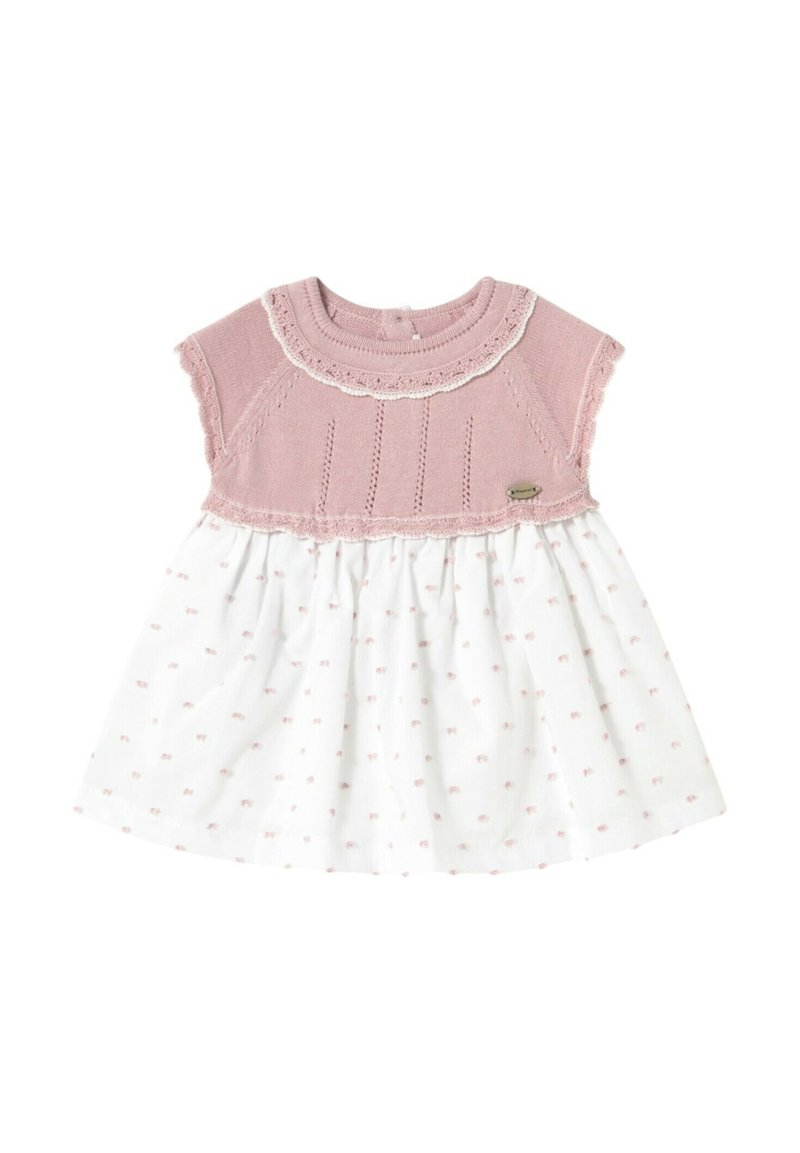 Vestido de punto rosa con cuerpo de punto, mangas cortas, un collar con encaje y una falda blanca con patrones de lunares rosas.