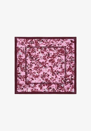 Foulard carré rose à motif floral bordeaux, double bordure rectangulaire, et bords bordeaux foncé avec de petits accents blancs et gris.
