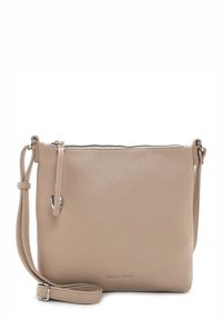 Borsa a tracolla in pelle beige con superficie texturizzata, chiusura con zip e tracolla removibile. Presenta un marchio discreto sul fronte.