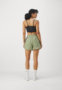 adidas Sportswear FUTURE ICONS THREE STRIPES  SHORT - Pantaloni scurți sport - tent green