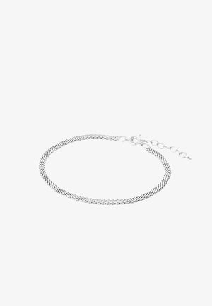 Bracelet à double chaîne argentée avec fermoir rond et extension réglable à maillons sur fond blanc.
