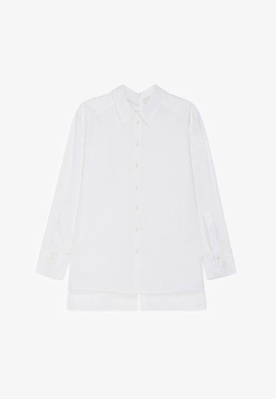 Witte langekm shirt met een kraag, knoopsluiting aan de voorkant en knoopmanchetten, met een iets langere achterzoom. Glad textuur.