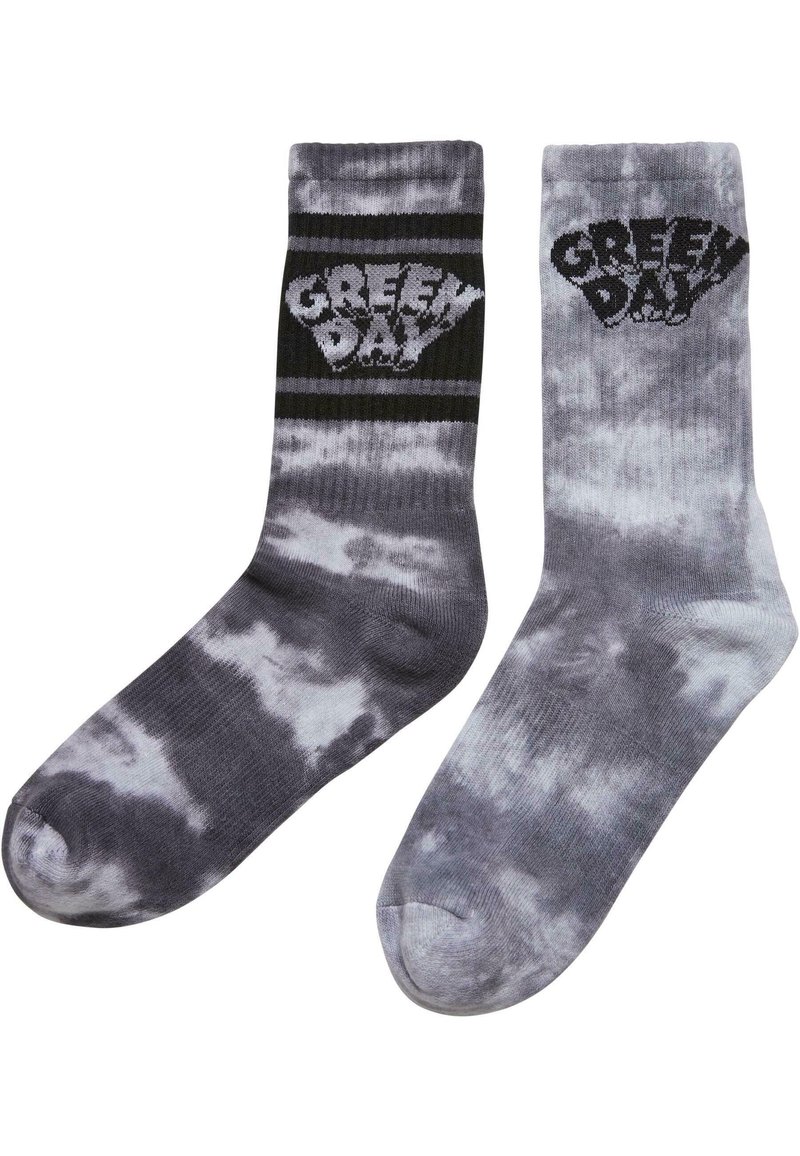 Sorte og grå tie-dye sokker med "GREEN DAY" logo i fed skrift, blødt strikkemateriale og en kontrasterende stribet kant øverst.