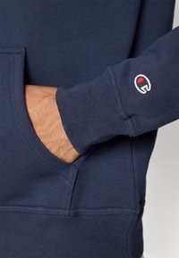 Champion ICONS TONAL HOODIE LARGE LOGO - Sweat à capuche - navy