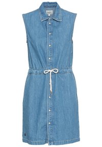 Vestido de ganga sem mangas com frente de botões, cintura com cordão e bolsos laterais. Cor azul clara e textura suave.