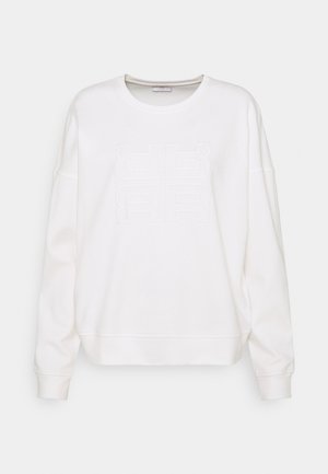 Sweat-shirt blanc à manches longues et col rond avec un motif en relief subtil de formes géométriques sur la poitrine.