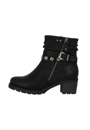 Bottines noires avec une finition texturée, revers replié, une fermeture éclair latérale et des sangles métalliques en accent. Talon carré avec une base à motif.
