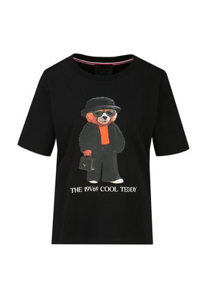 Schwarzes Kurzarmhemd mit einer Grafik eines Teddybären, der eine Sonnenbrille, einen Hut trägt und eine Handtasche mit dem Text "THE 19V69 COOL TEDDY" hält.
