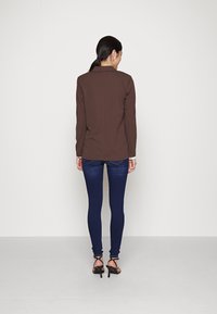 JDY LOUISVILLE CATIA - Blejzr - chocolate brown