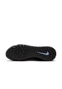 Podošva tenisky Nike, čierna guma s textúrovanými vzormi a kruhovými úchytmi. Po stranách je výrazný svetlomodrý swoosh.
