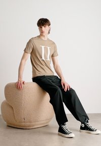 Les Deux ENCORE T-SHIRT - T-shirt print - walnut/white