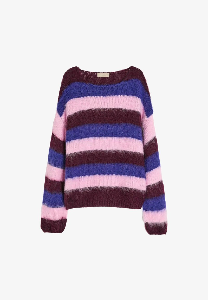 Sweter w paski w kolorach purpurowym, różowym i burgundowym. Miękka, puszysta struktura z szerokim dekoltem i długimi rękawami.