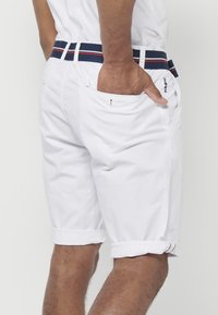 Koroshi BERMUDA - Kratke hlače - blanco   white
