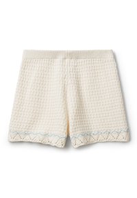 Pantaloni corti in maglia waffle di colore crema con un motivo testurizzato, vita elasticizzata e bordo con pizzo azzurro chiaro a scallop lungo l'orlo.