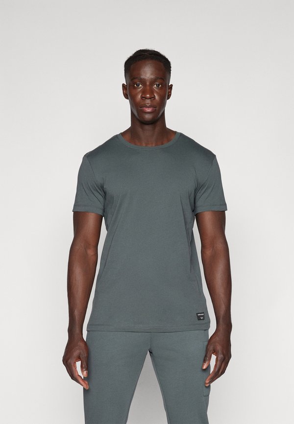 CENTRE - Basic T-shirt - urban chic