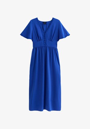 Blå klänning med korta ärmar, V-ringning och dekorativa knappar. Gjord av mjukt tyg, har en figurnära livdel och en flödande kjol.